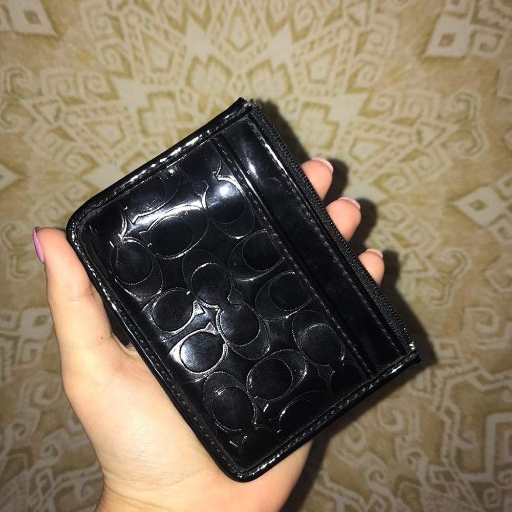 Coach card hold
